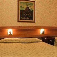 エレベータがレトロで面白いです。