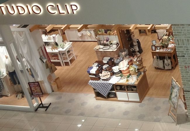 雑貨の視点でつくるナチュラルな服や生活雑貨の店屋