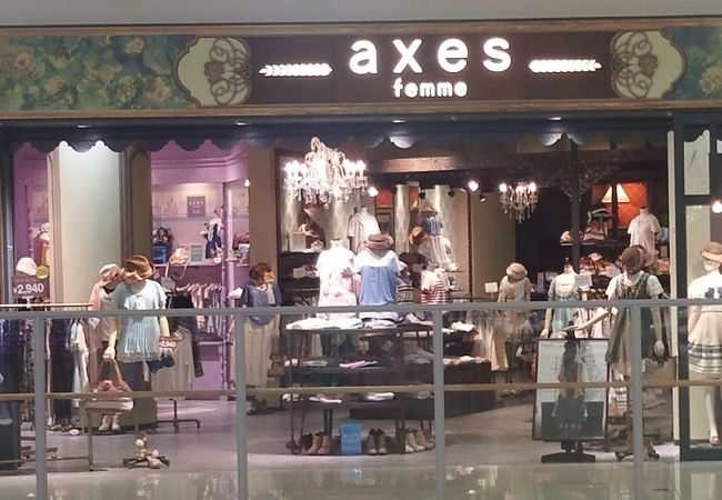 デイリーウェアを中心としたレディスセレクトショップ