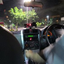 タクシー車内