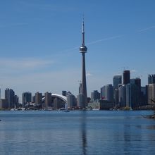湖に浮かぶ大都会(トロントアイランドより)