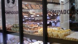 レトロな感じのお店です。