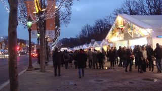 クリスマスマーケット時のライトアップも綺麗