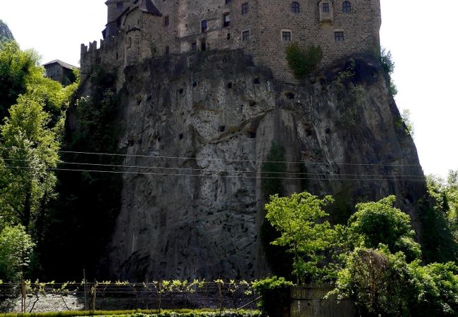 市内から2.5-3ｋｍ　寄っても良い城だ