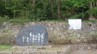 ロープウェイの駅のすぐそばにある