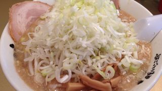 ボリューム重視の背脂らーめん