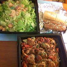 ケイジャンジャンバラヤパスタとシーザーサラダ小（ソースなし）