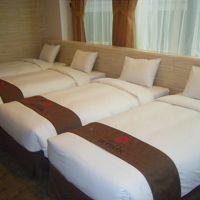 シングルベッド４台並んでます