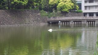 和田倉噴水公園への入り口