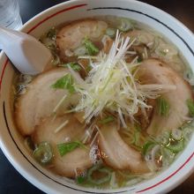 塩チャーシュー麺　1050円