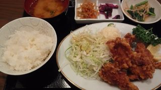 お酒の種類が豊富な食堂！