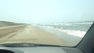 砂浜の道路です