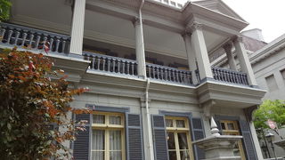 旧居留地時代から残る唯一の建物だそうです。