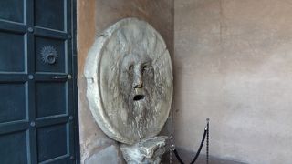 真実の口を撮るだけなら無料