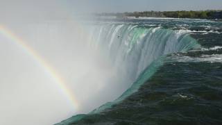 滝口を間近で見れる