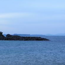 浜に打ち寄せる波は穏やかでしたが。