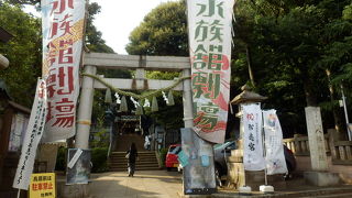 住宅街の中の神社