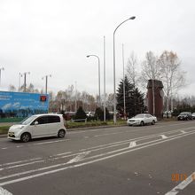 目の前が駐車場