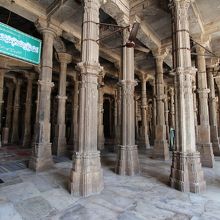 260本の石柱がびっしり