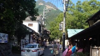 お店がたくさん。お土産買いながらブラブラ