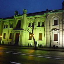 淡いグリーンのライトアップ