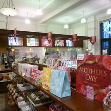 おみやげ物が並ぶ