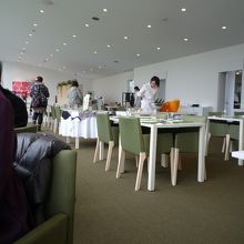 店内は洗練された雰囲気