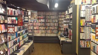 日本の古本が安く買える。