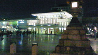 寺院を思わせる奈良らしさを残す旧駅舎