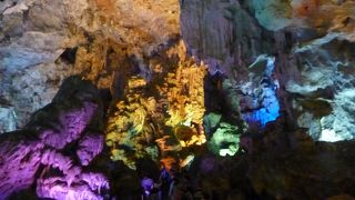 大きな鍾乳洞です。