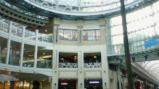 大都会を思わせる四国有数のショッピングモール