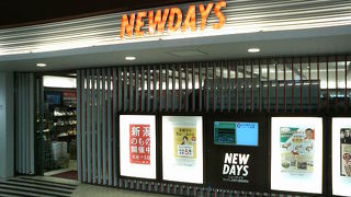 デパート並みの上野駅のコンコース商店街