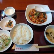 適度な辛さの麻婆豆腐。駅ナカとは思えない