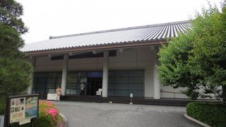 皇室関連の所蔵品が展示されています