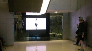 トイレとは思えないお洒落な入り口