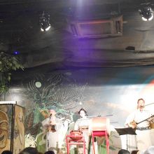 三線の島唄ライブ、スタート