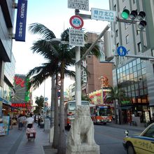 平日でも人が多い