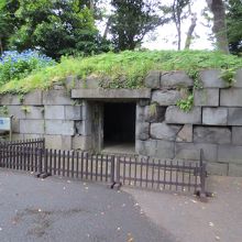 小さな古墳のようでもあります