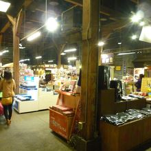 少し息が詰まる感じ