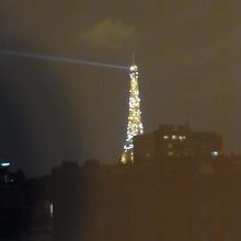 ホテルの部屋から小さいエッフェル塔が見えました
