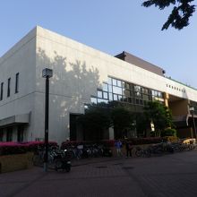 隣接してある滝野川体育館