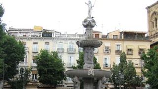 グラナダ観光の基点