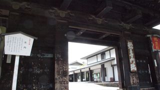 輪王寺の表門にあたります