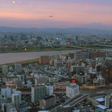 ３９Fの大きな窓から、大阪の街が見渡せます