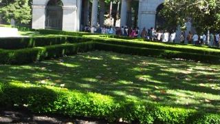 花に囲まれた癒しの公園