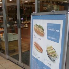 お店の入り口です。