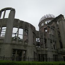 一番近付いて見られる歩道より