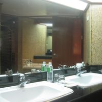 ダブルシンクのバスルーム