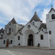 トゥルッリの教会（サン・アントニオ教会）