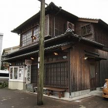 外装はそのままで残されている